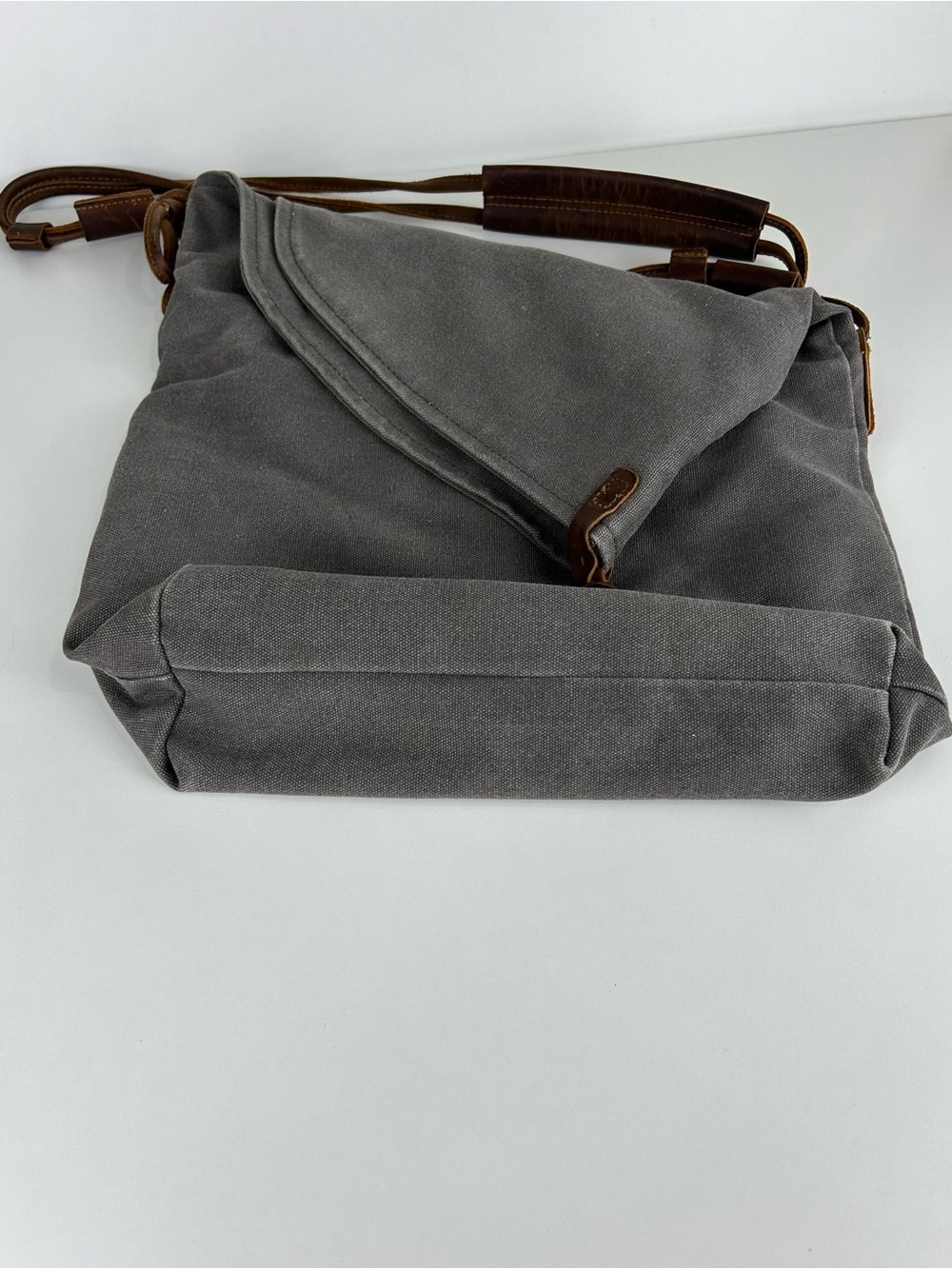TOM CLOVERS GRAY CANVAS LEATHER STRAP LINED MESSENGER CROSSBODY TOTE BAG - Picture 5 of 10